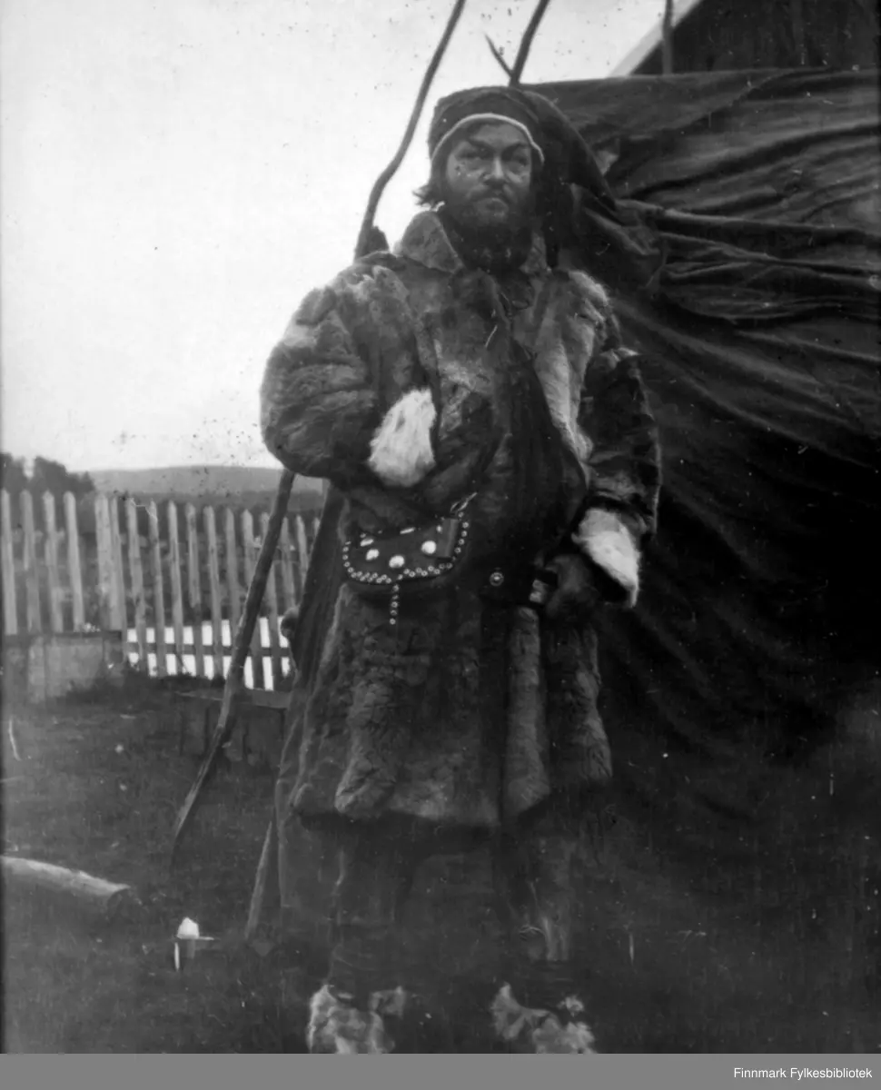 Fra innspillingen av "Laila" -filmen i Karasjok 1929. Skuespiller er Tryggve Larssen som Jåmpa.

"Laila" er blitt kalt den første norske filmen av internasjonalt format. Stumfilmen handler om en norsk jente som vokser opp i en samisk familie i den tro at hun selv er «lappepike». Filmen er basert på boka "Fra Finmarken", en fortelling fra 1881 av Jens Andreas Friis. Selv om filmen er norsk, er regissøren dansk (George Schnéevoigt) og tittelrolleinnehaveren svensk (Mona Mårtenson).