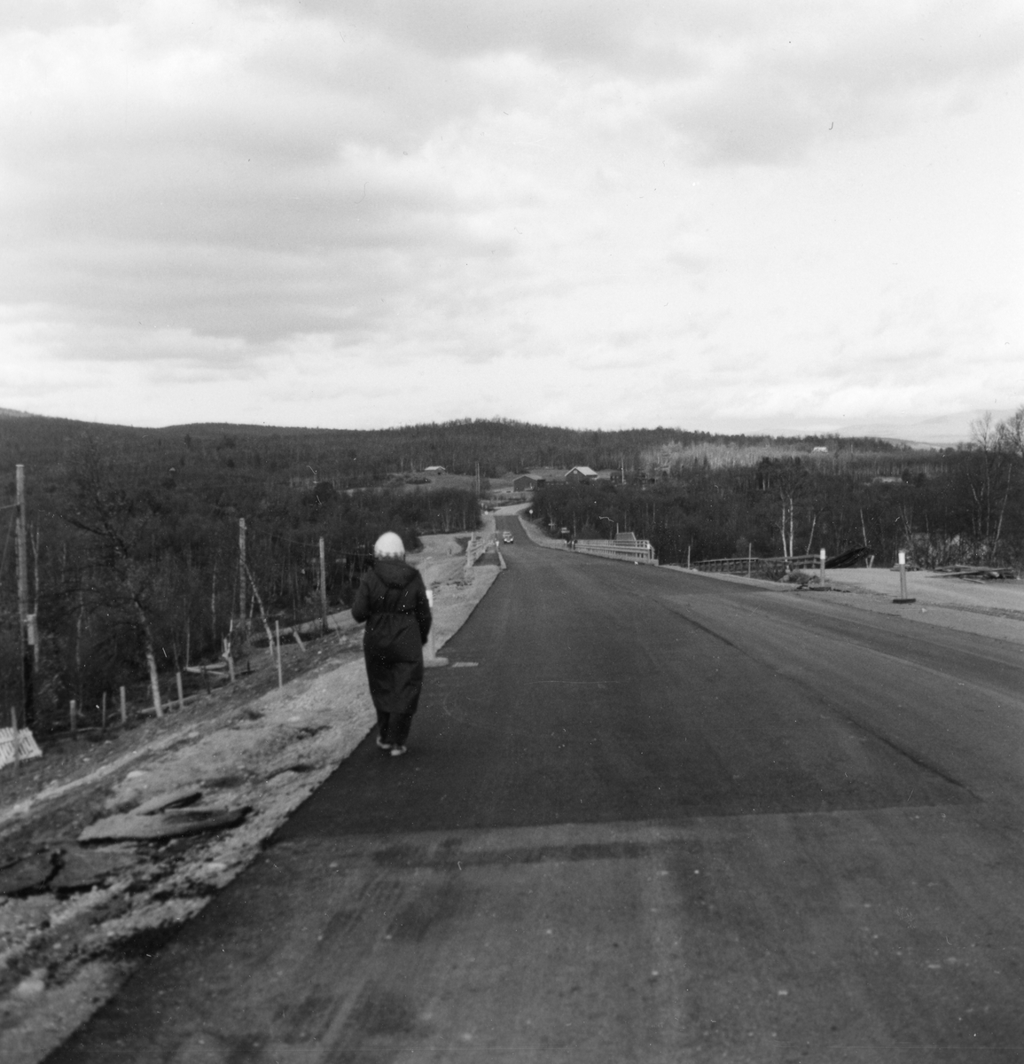 Ny bru over Glomma ved Orvos, samt omlagt kryss til Viontervolleveien fra riksvei 30, 1984