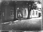 Man utanför Ömanssons bokbinderi, Uppsala