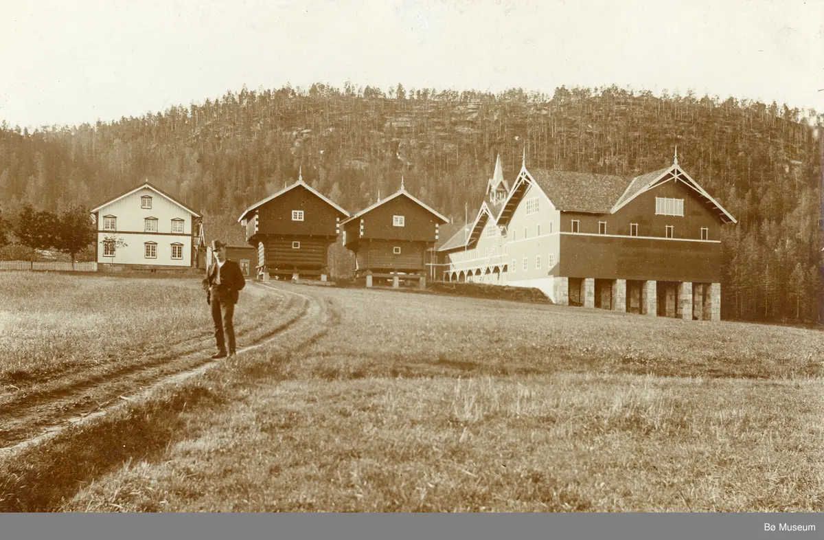 Uvdal gard, Bø i Telemark.