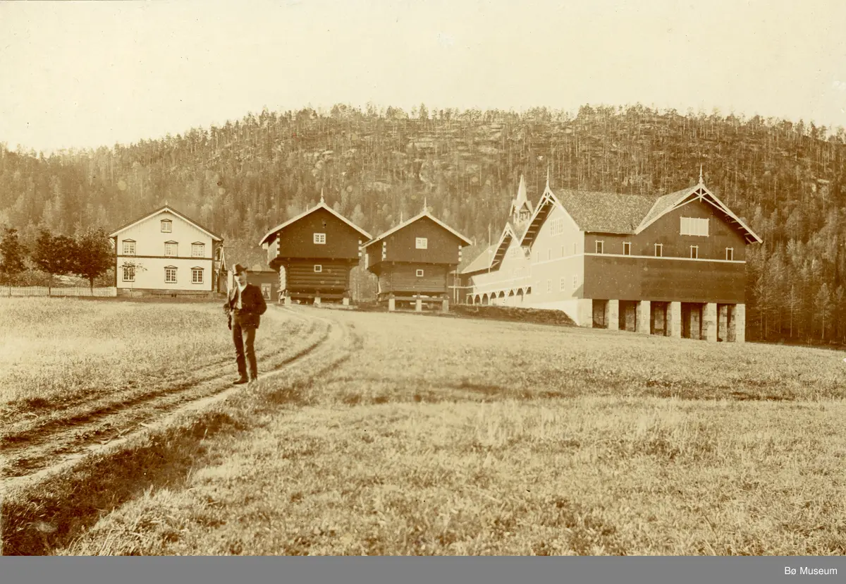 Uvdal gard, Bø i Telemark.