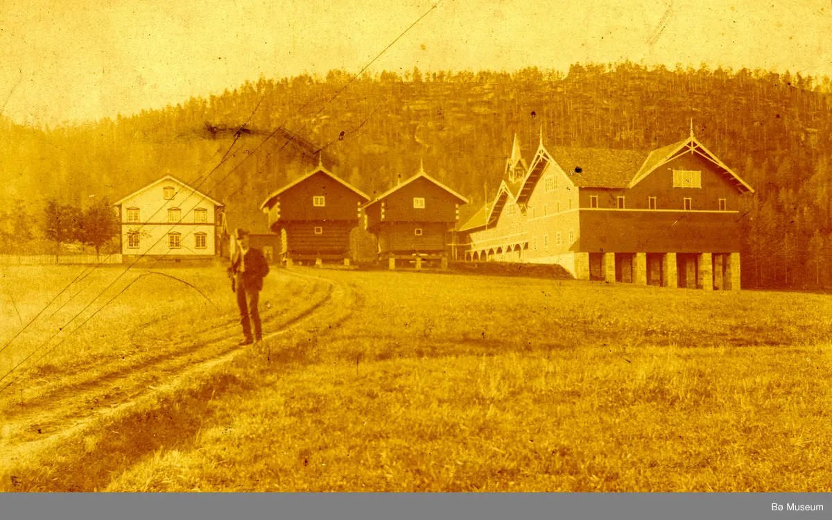 Uvdal gard, Bø i Telemark.