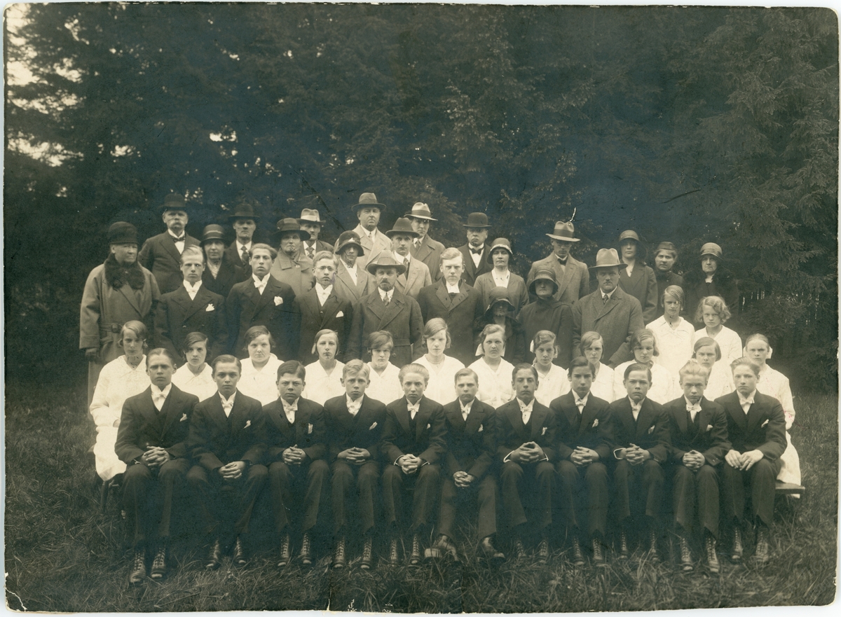 Vänersborg. Fjärde distriktets dövstumskola, senare Vänerskolan. Gruppbild, konfirmation
