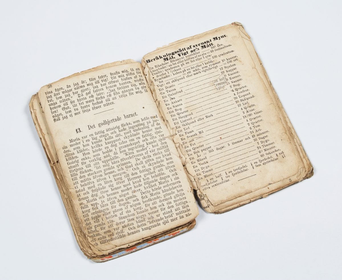 ABC-Bok. Lärobok för barn, som användes för hemmabruk. Bunden och tryckt i Köping 1867. Innehåller: Stavnings- renläsning- skriv- och räkneövningar m.m. Proveniens Augusta Carolina Håkansson, Borås. Bruks- och åldersslitage.