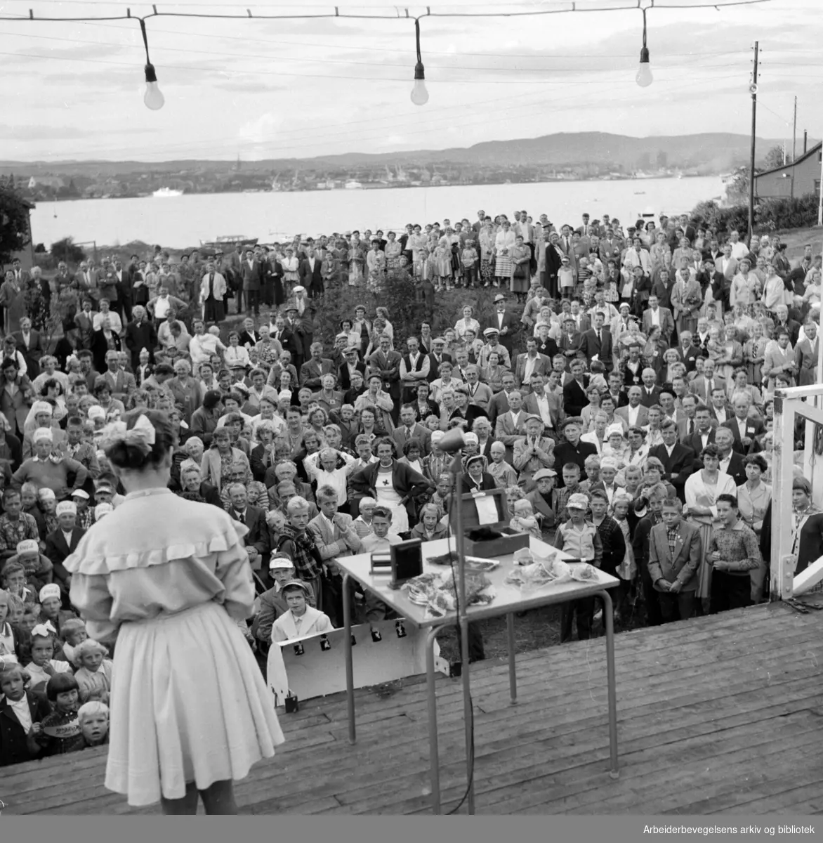 Nakholmen arrangerer "Øyenes dag". August 1956