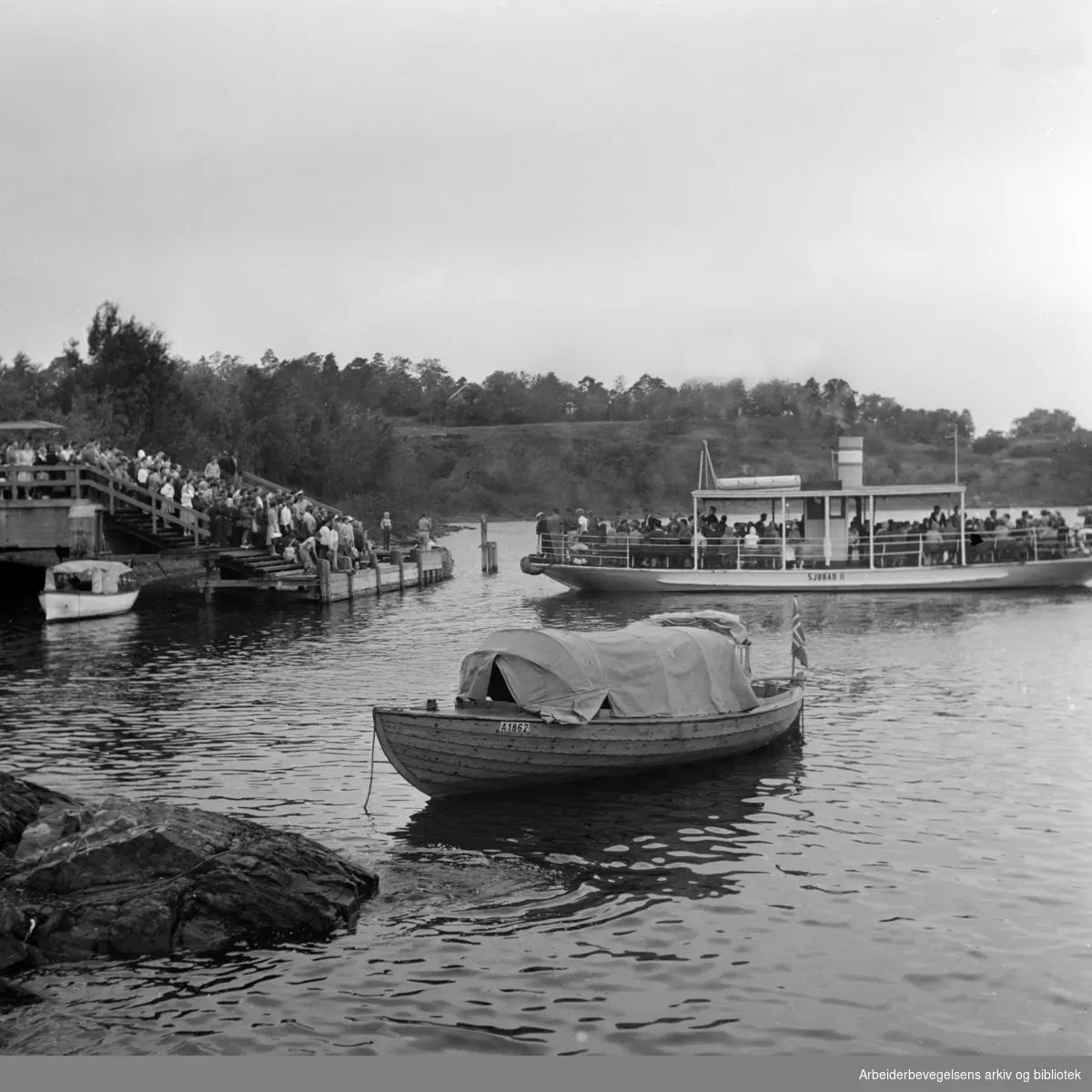 Badeferja M/S «Sjøbad II» ved Langøyene. Juni 1959
