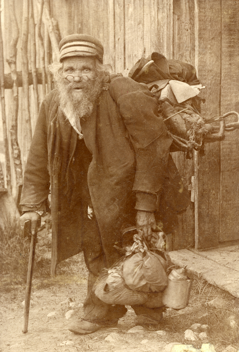 Eilev O. Bråtene, "Bråtenekongen", fotografert med full oppakning.