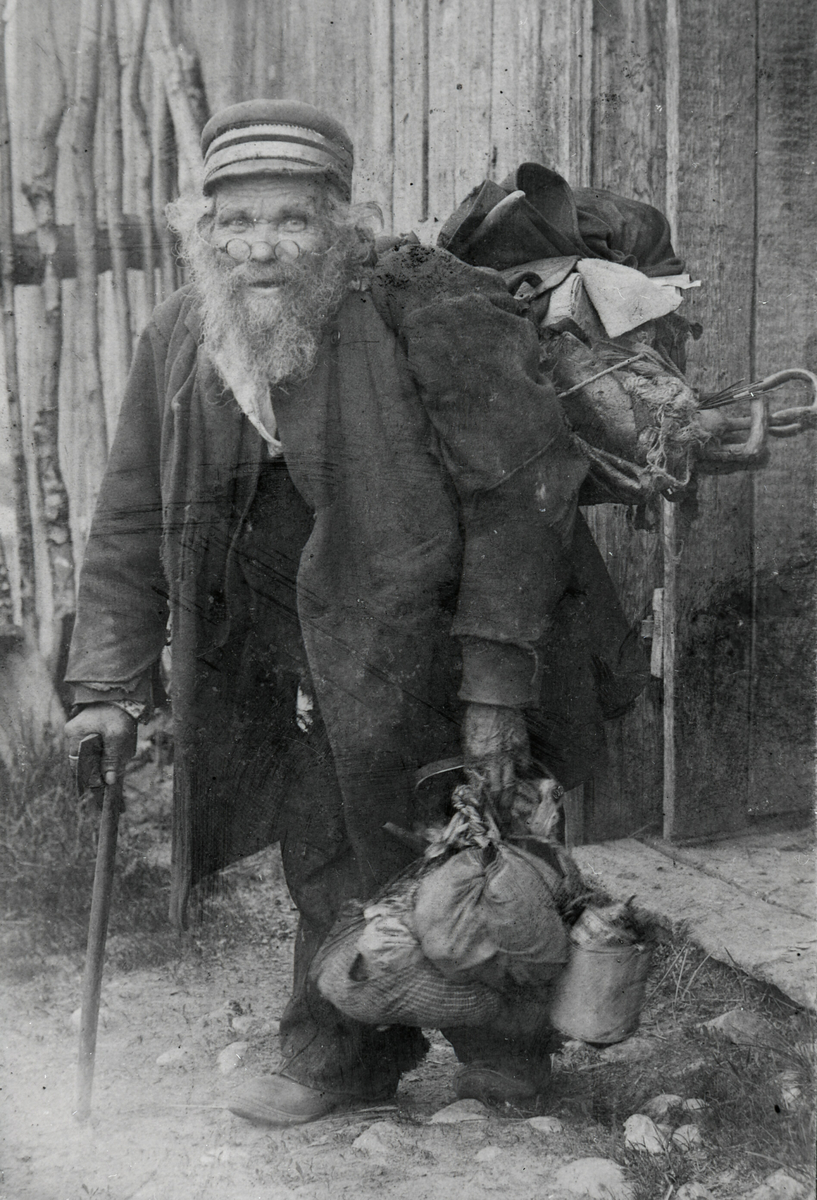 Eilev O. Bråtene, "Bråtenekongen", fotografert med full oppakning.