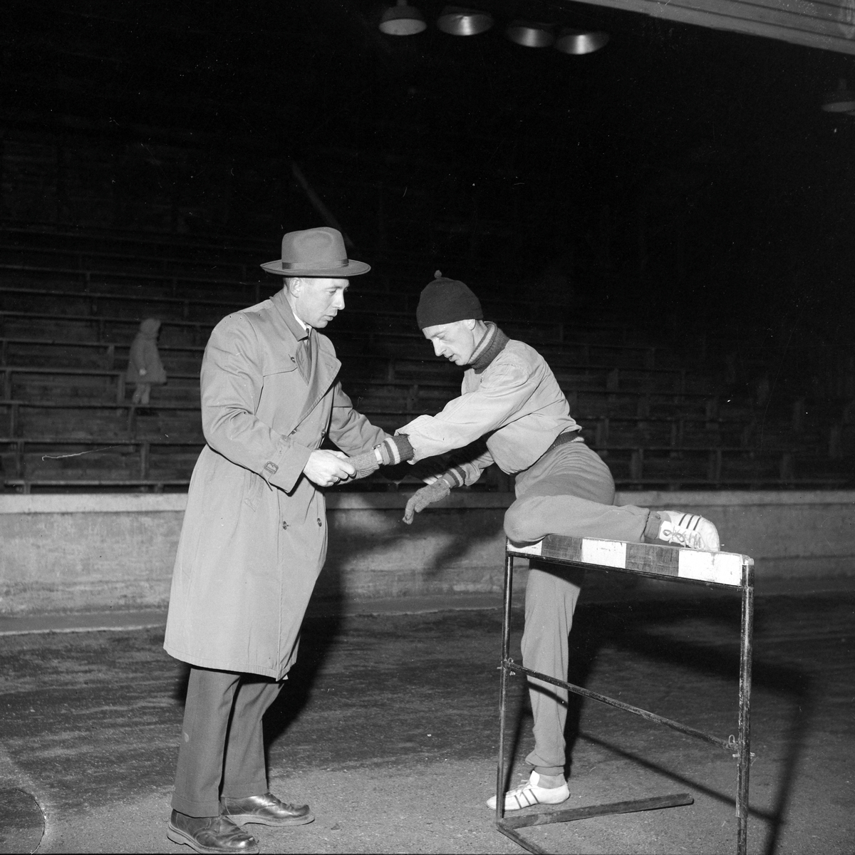 Ernst Larsen og treneren Arne Nytrø på Stadion