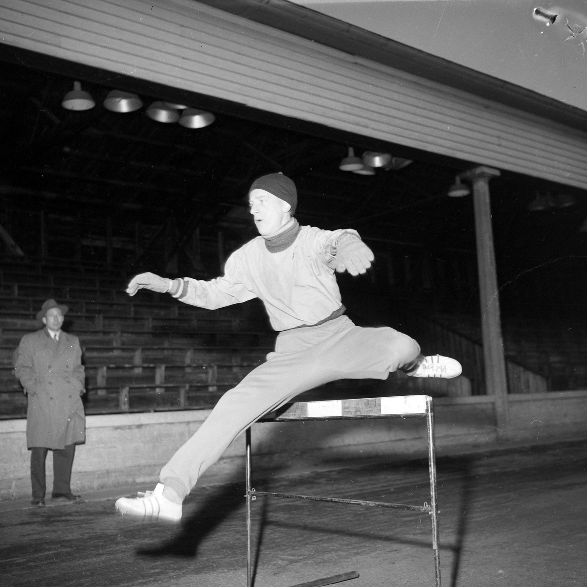 Ernst Larsen og treneren Arne Nytrø på Stadion