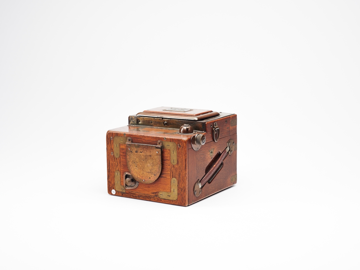 Ensign Focal Plane Roll Film Reflex Tropical er et speilreflekskamera produsert av The Houghton-Butcher MFG. Co., Ltd i London. Kamera anvender 120 rullefilm og produserer negativer på formatet 6 x 9 cm. Kameraet er utstyrt med et Aldis-Butcher Anastigmat f4.5 4.24'' objektiv.
