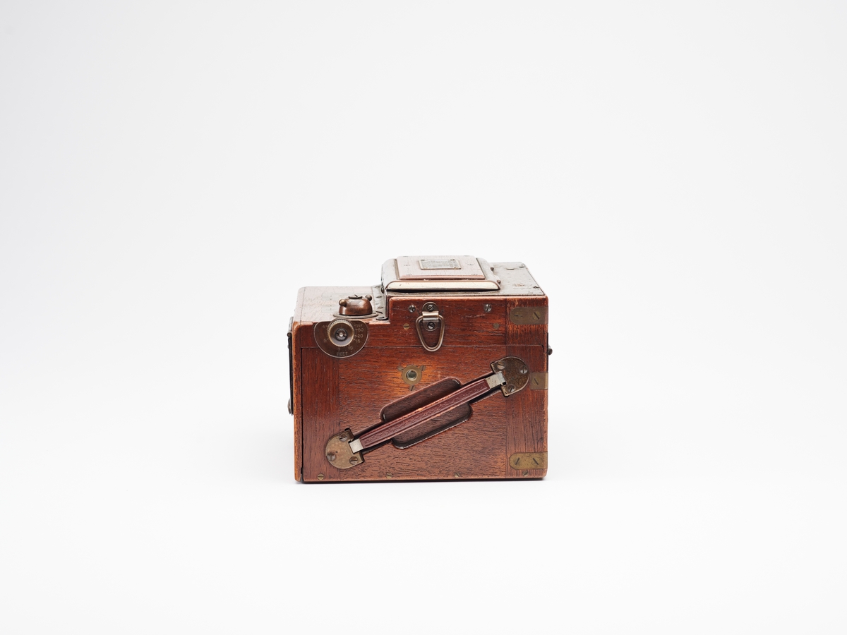 Ensign Focal Plane Roll Film Reflex Tropical er et speilreflekskamera produsert av The Houghton-Butcher MFG. Co., Ltd i London. Kamera anvender 120 rullefilm og produserer negativer på formatet 6 x 9 cm. Kameraet er utstyrt med et Aldis-Butcher Anastigmat f4.5 4.24'' objektiv.