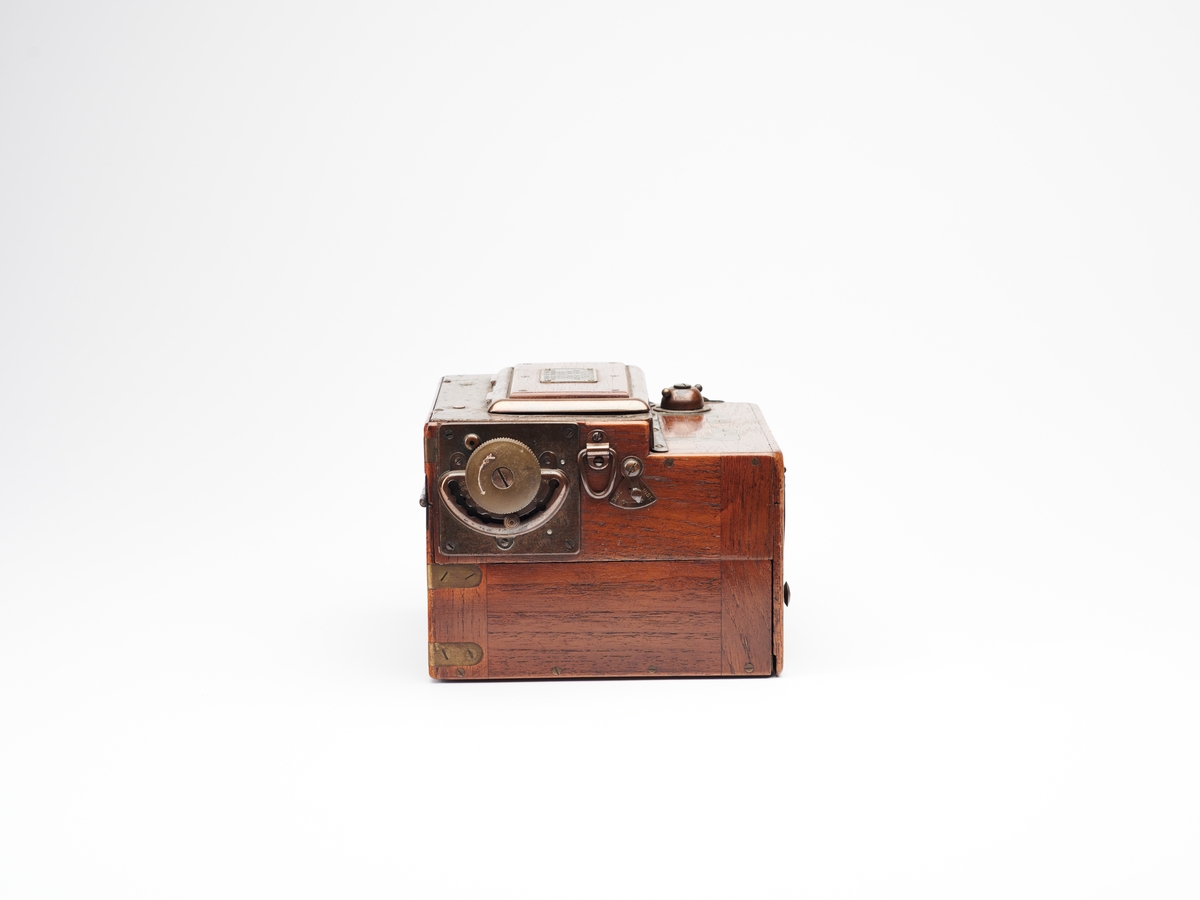 Ensign Focal Plane Roll Film Reflex Tropical er et speilreflekskamera produsert av The Houghton-Butcher MFG. Co., Ltd i London. Kamera anvender 120 rullefilm og produserer negativer på formatet 6 x 9 cm. Kameraet er utstyrt med et Aldis-Butcher Anastigmat f4.5 4.24'' objektiv.