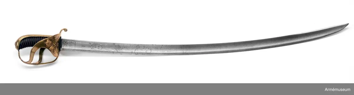 Sabel med förgyllt fäste, klinga med dekor i form av franska liljor.