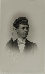 Andreas Balke med studenterlue.