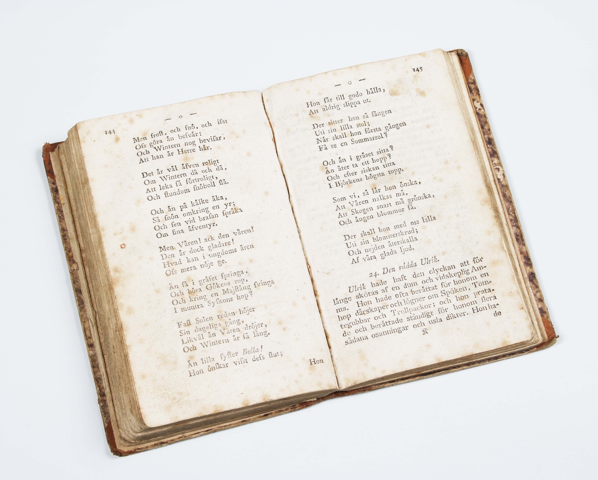 ABC-Bok. Lärobok för barn, som användes för hemmabruk. Författad av Joh. Gustaf Eckerberg. Bunden och tryckt, hos Gam. Norberg i Götheborg 1825. Innehåller: Stavning- renläsning- skrivlära, multiplikationstafla, räkneövningar, metallära m.m. Insidan märkt: ABC-Bok för Fäderneslandets Barn........Bruks- och åldersslitage.