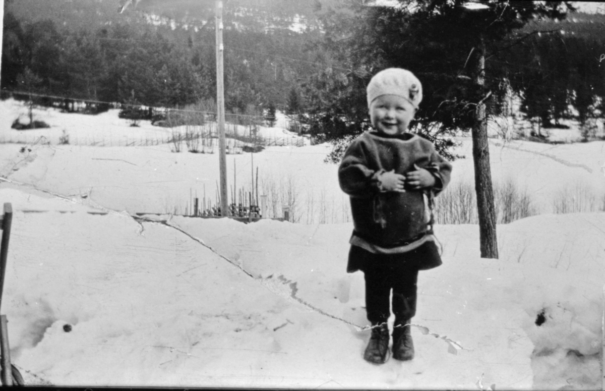 Torbjørg Fossen. Bjørnebakken på Øvre Hunstad, 1929 -1930.