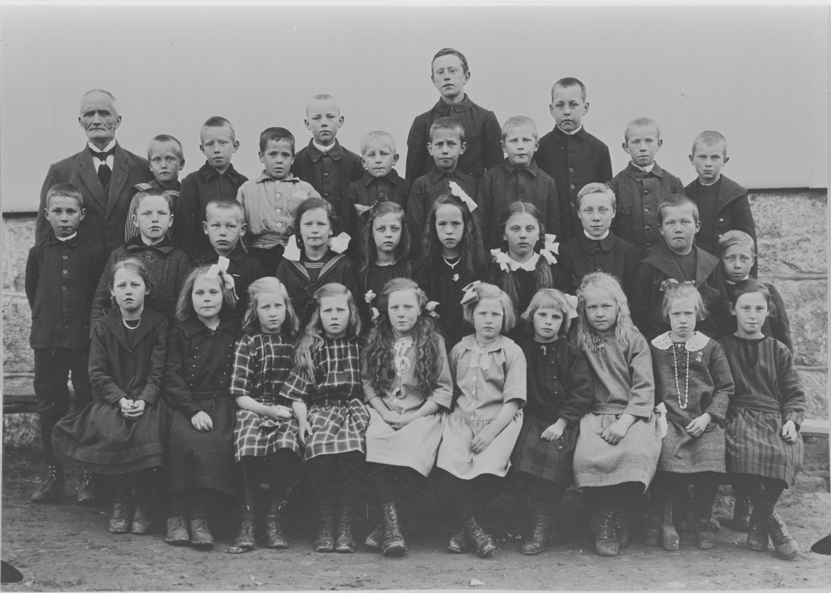 Klassebilde fra Vad Skole, ca. 1927.