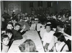 Porträtt av barn vid tillställning