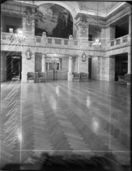 SYNTETBEHANDLAT GOLV I FOAJE I DRAMATEN