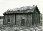 Dingtuna sn, Östjädra.

F.d. kaptensboställe vid Västmanlands regemente. Svinhuset.