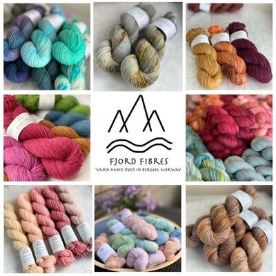 fargerikt handfarga garn frå Fjord Fibres
