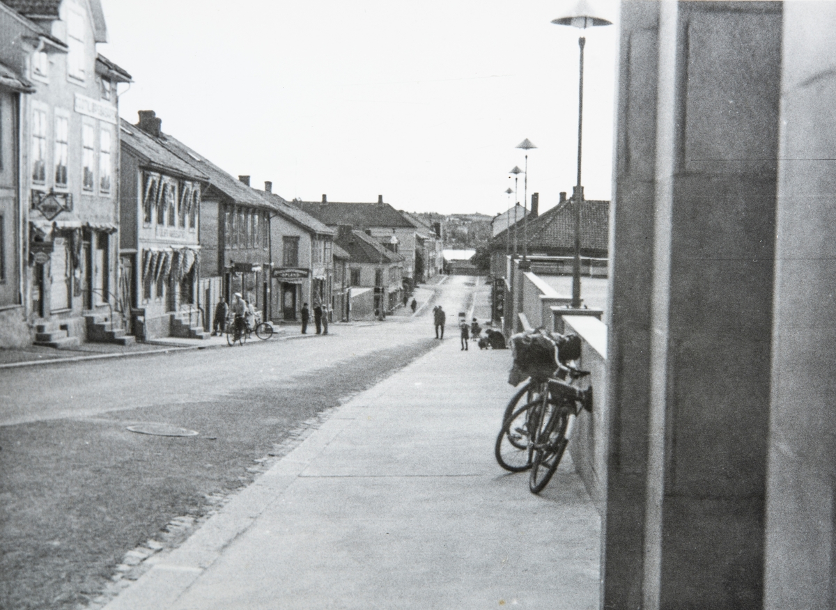 Grønnegata sett sørover fra krysset Haakonsgate. Østretorg på høyre side.