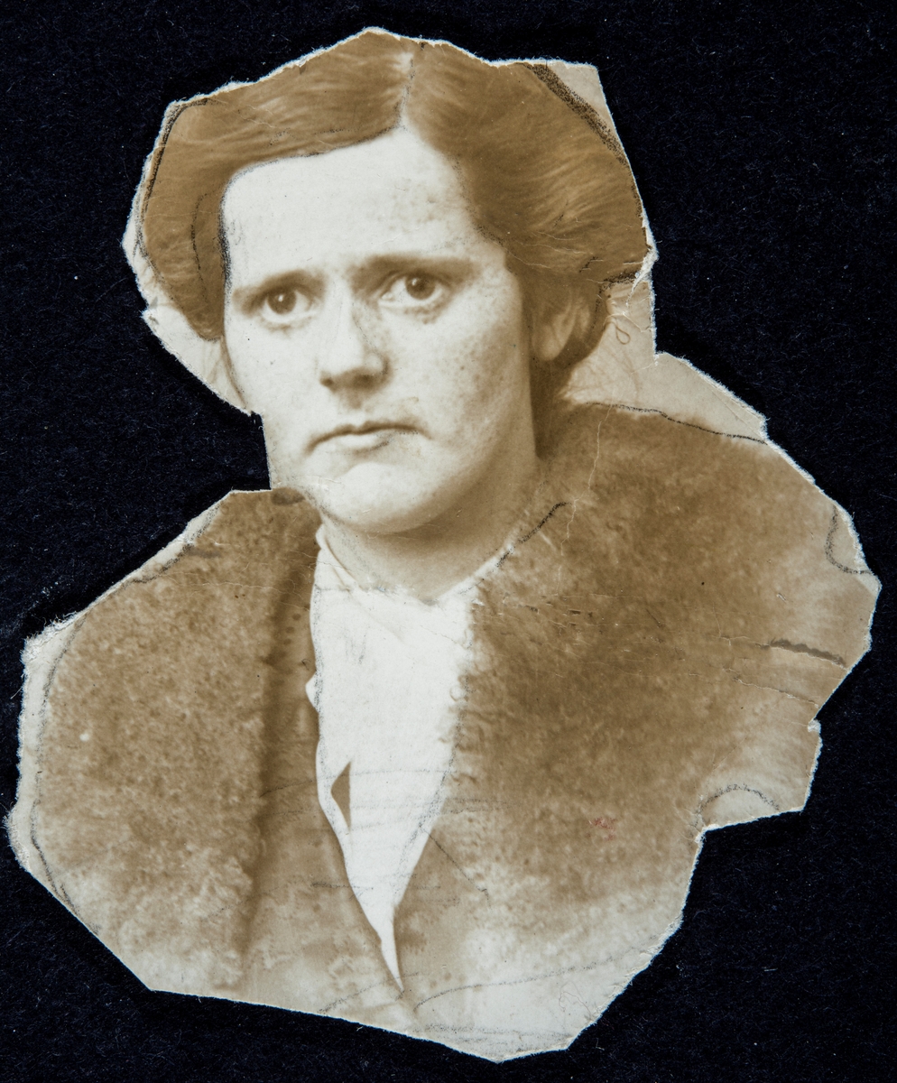 Portrett av Fr. Hanna Stenberg, hun drev hotellvirksomhet i Grønnegata 93. frem til høsten 1935. Da solgte hun eiendommen til Røleggermester Ragnvald Johansen.