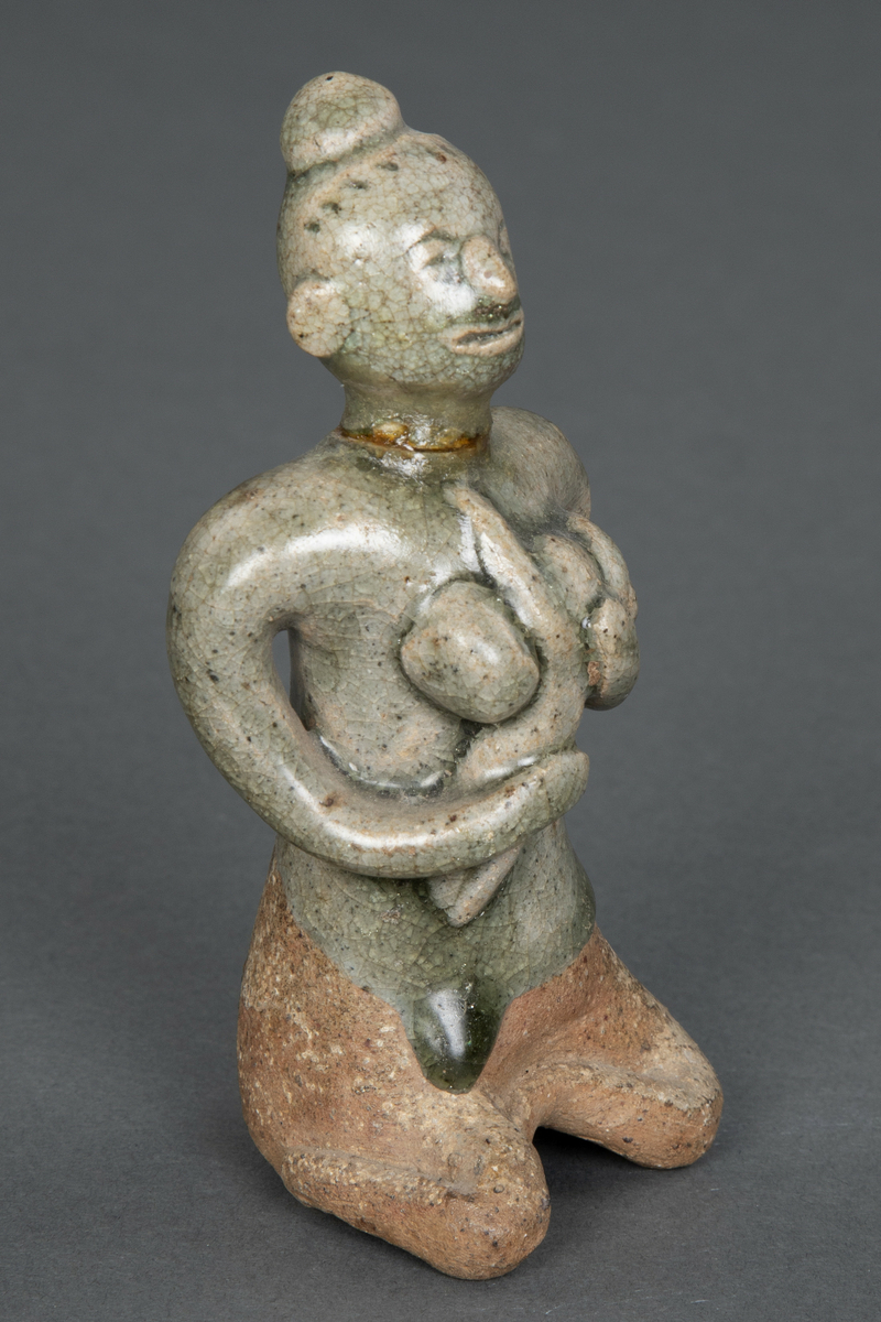 Fire figurer av mor og spedbarn.