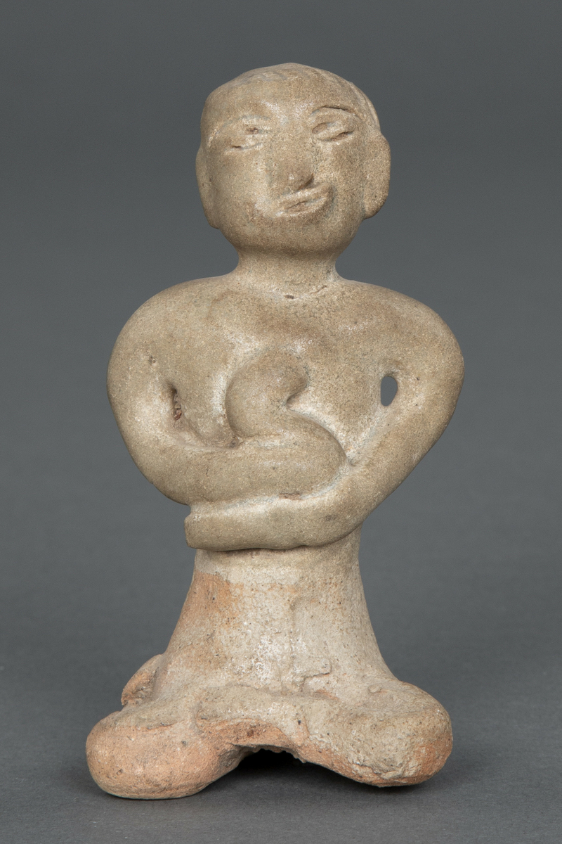 Fire figurer av mor og spedbarn.