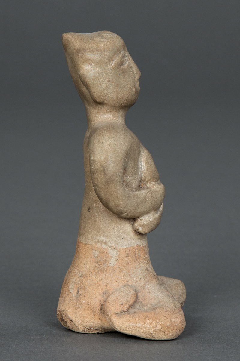 Fire figurer av mor og spedbarn.