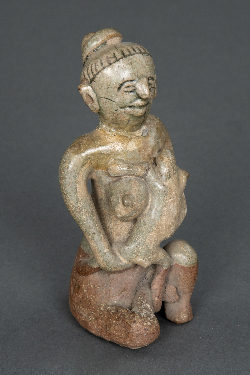 Fire figurer av mor og spedbarn.