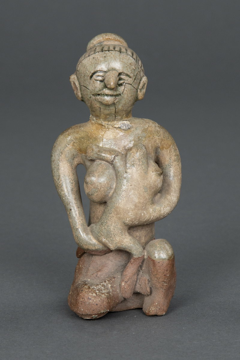 Fire figurer av mor og spedbarn.