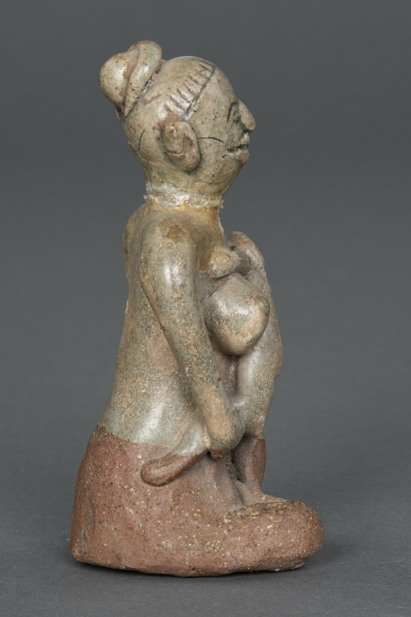 Fire figurer av mor og spedbarn.