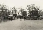 Samling av lottakår och musikkår m.fl. utanför Urshults kyrka, ca 1935.
Valborgsmässoafton (?).