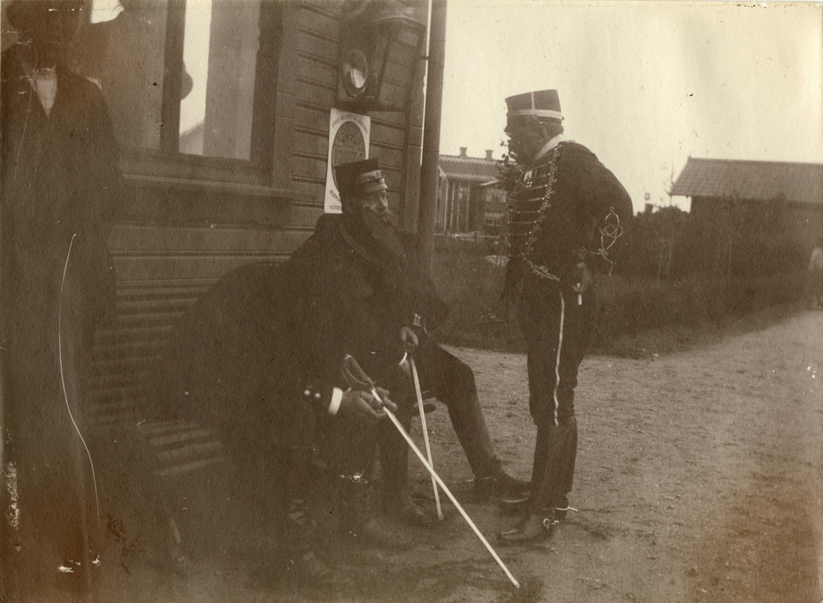 Text i fotoalbum: "Fältöfningarna 1905".