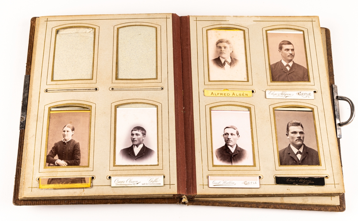 Fotoalbum innehållande foton fotograferade av fotografer i Gävle, Bollnäs bl.a. Innehåller porträttfotografier. Många foton saknas.