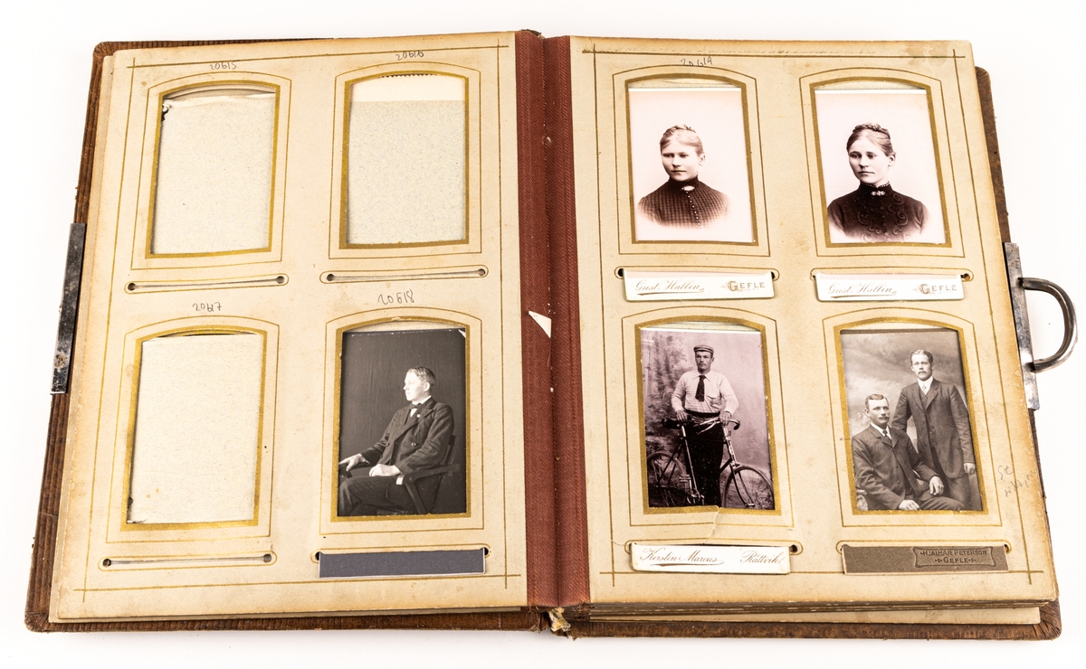 Fotoalbum innehållande foton fotograferade av fotografer i Gävle, Bollnäs bl.a. Innehåller porträttfotografier. Många foton saknas.