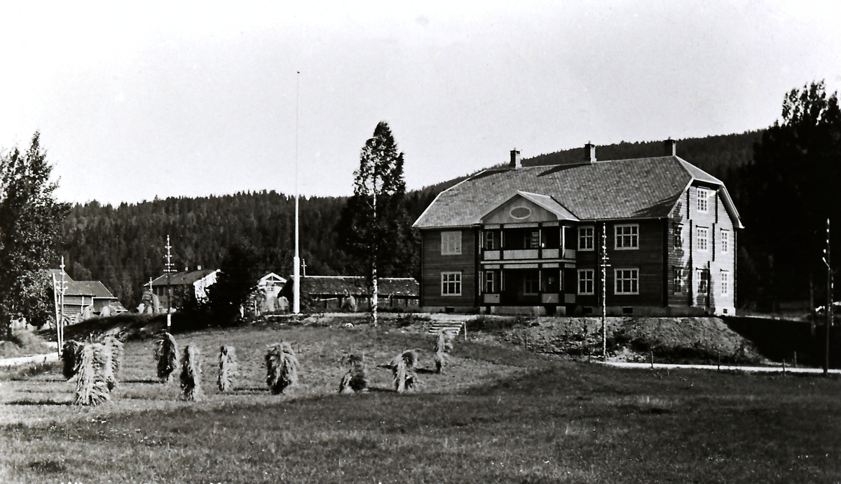 Høgtun Bank og Kommunelokale. Flesberg.