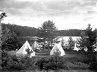 Campingläger vid Lillsjön, tre tält.
Beställningsnr: KV-534.