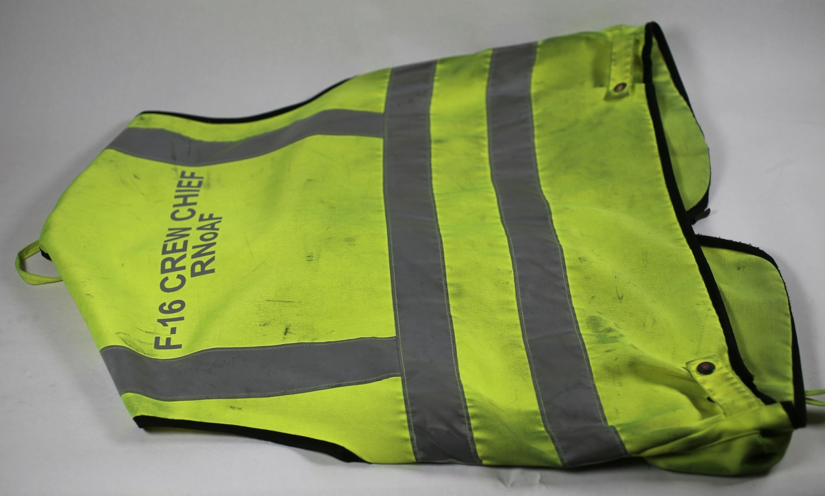 Refleksvest brukt av teknisk personell under bakkeoperasjoner av jagerfly.