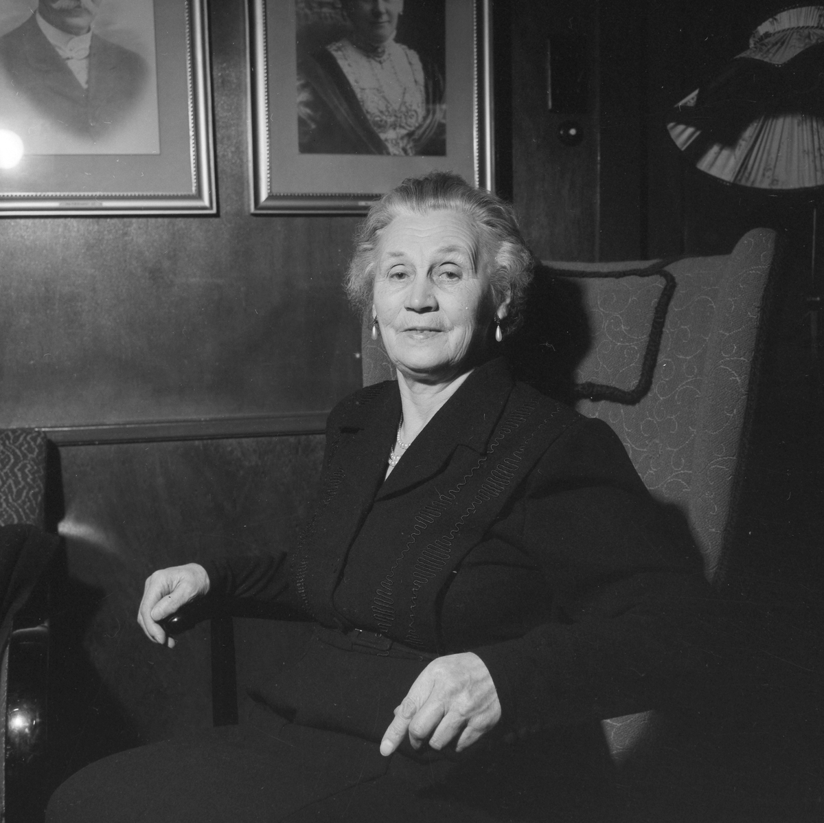 Fru Margrethe Grong med flere