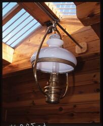 Oljelampe i salongen på "Anna Rogde".