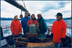 Passasjerer ved roret på "Anna Rogde"