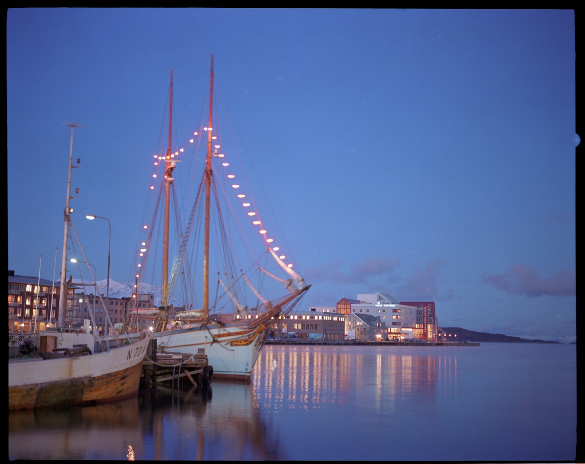 "Anna Rogde" ved kai i Harstad.