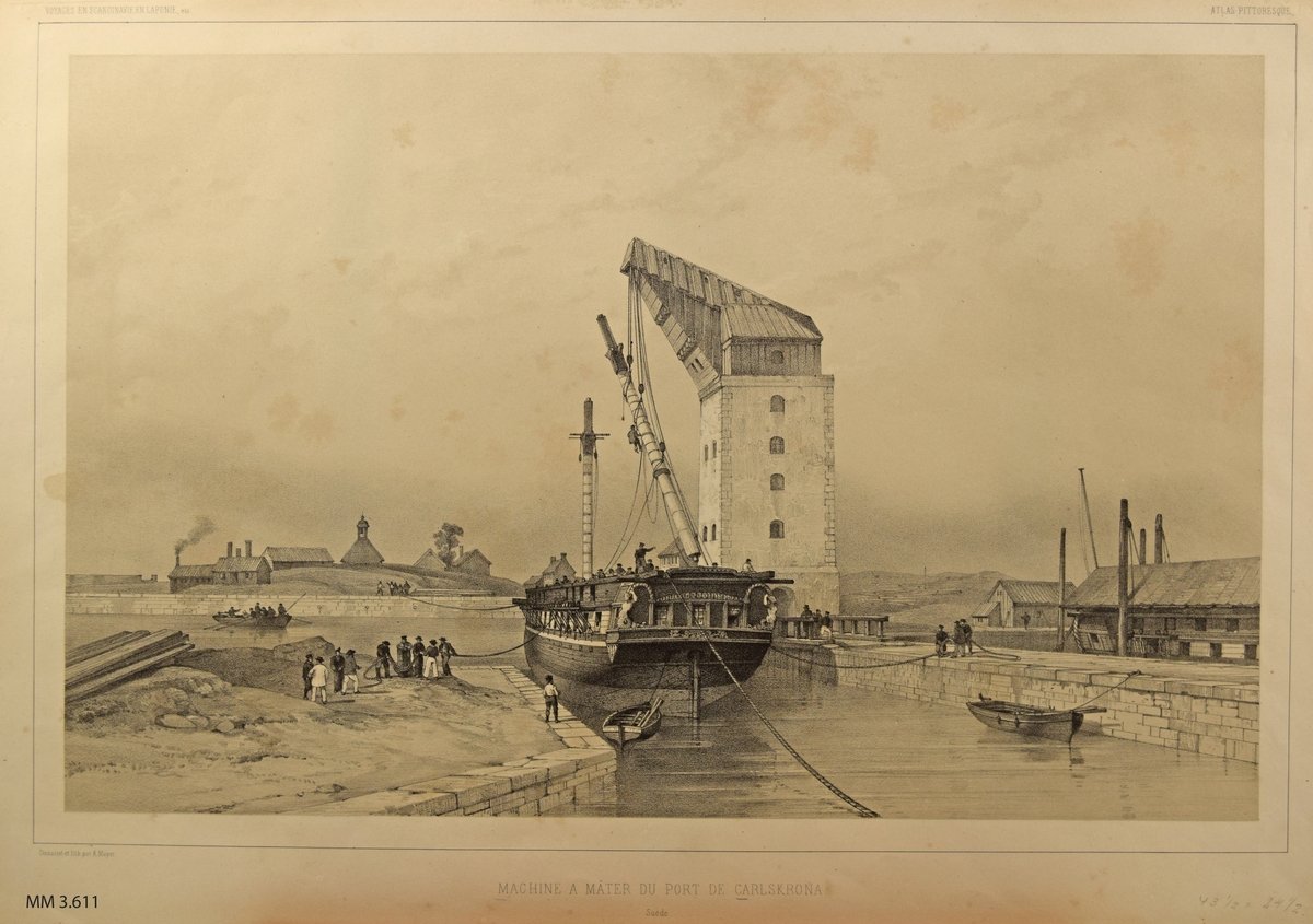 Litografi över Karlskrona varv. Gamla mastkranen. Inramad i brun träram med glas.