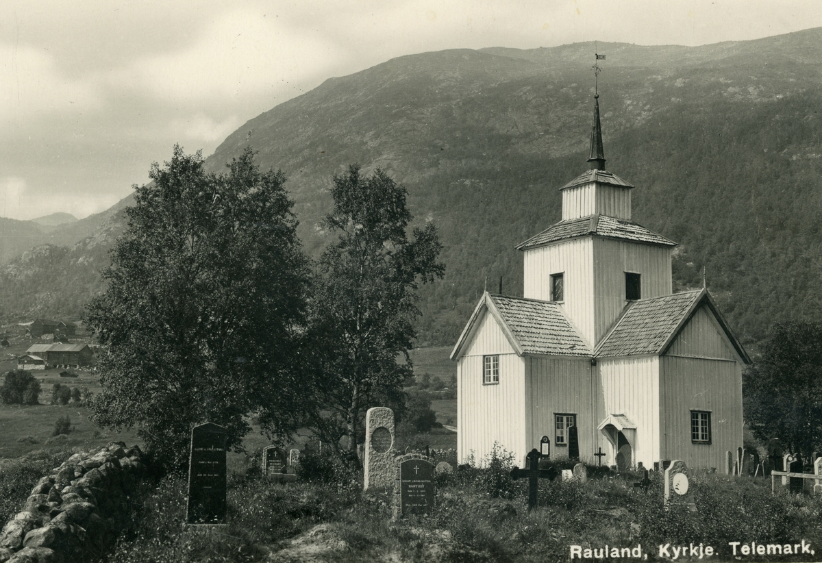 Postkort med motiv frå Rauland kyrkje