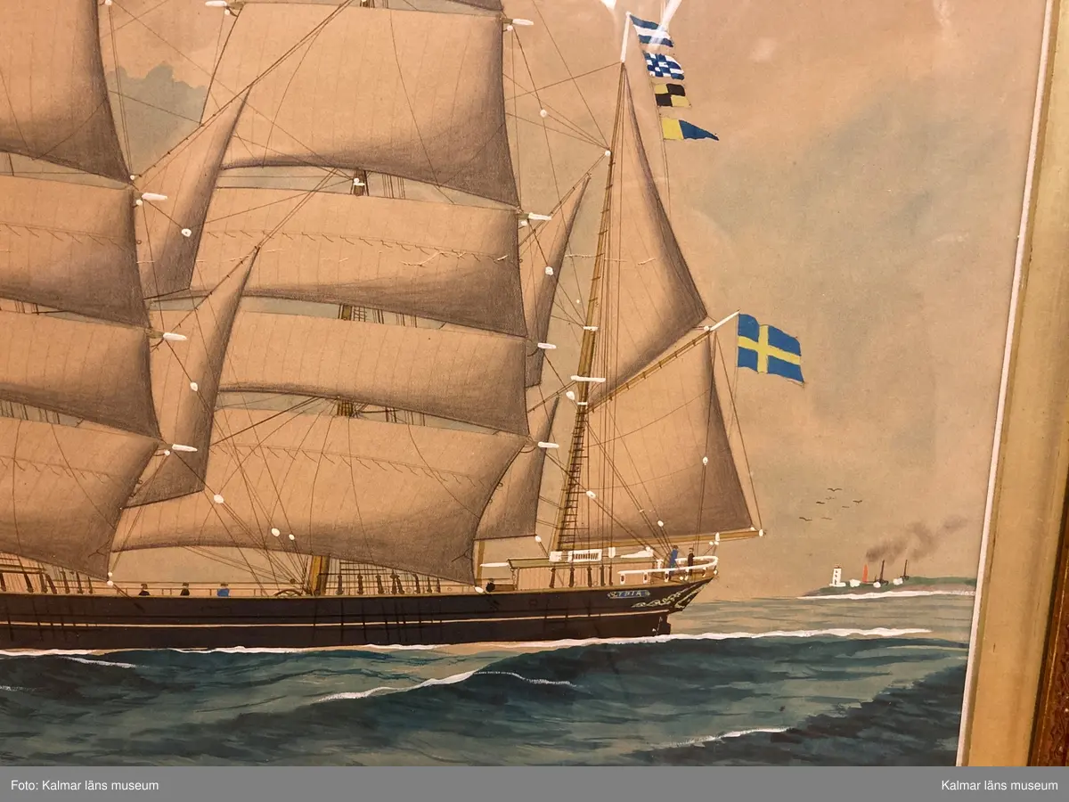 KLM 24397. Tavla, akvarell, gouache. Fartygsbild föreställande barken Lydia av Kalmar. Fartyg från lä, för fulla segel. Fartygsbilden försedd med text: Lydia från Kalmar. Kapt Alb Edwall. 1907. Inglasad och inramad. Förgylld ram av trä.