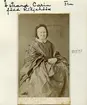 Catharina Lilliehöök levde genom ett fascinerande tidspann. När hon föddes sommaren 1792 hade Gustaf III härförleden blivit skjuten och när hon somnade in rullade besindrivna bilar i Sverige. Hon var född på godset Mollungen som äldsta barn till rustmästaren och livdrabanten Carl Adam Lilliehöök och dennes hustru Anna Maria Reenstierna. Från 1820 gift med överjägmästaren Carl Johan Åstrand till Eds säteri i Ydre. Godset kom att bli hennes boställe över makarnas fem barn, änkeskap från 1861, och till sin egen död 1892. Hon hade då levt i nära 100 år.