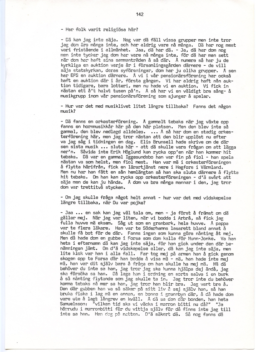 Wilhelm Jacobsson, född 1897, berättar om sina minnen från i Iggesund, Hälsingland. Intervjun är utförd av Barbro Bursell 1971.
Född 1897 i Arbrå. Föräldrarna Gustav och Ingrid från Dalarna, får sammanlagt fem söner. Familjen är fattig, modern har det svårt med de fem pojkarna. Jacobsson börjar arbeta tidigt.
Efter ett kringflackande liv som 17-åring slår sig Jacobsson 1920 ner i Iggesund för att arbeta. Han hamnar på järnverket och blir kvar i 43 år, ända till pensionen. Jacobsson beskriver det hårda och farliga skiftgångsarbetet på fabriken. Av gaserna och syrorna har han känning fortfarande, och under hans år dör nio personer. Syrahuset och Sodahuset var de värsta avdelningarna. Den högsta lönen Jacobsson får är på valsverket, 48 kronor på 14 dagar, skiftgång 8 timmar, vila 8 timmar.
Jacobsson engagerar sig fackligt, till en början hos Syndikalisterna och sen Pappersindustriarbetareförbundet. Han är revisor under 15 år.